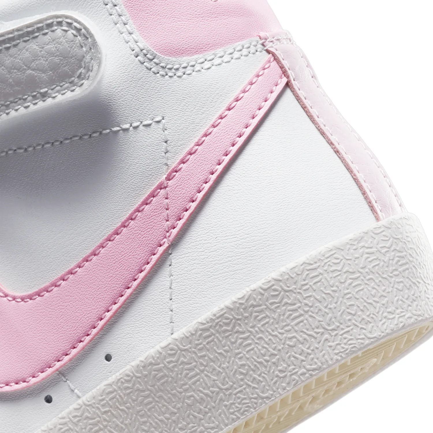 Nike Blazer Mid '77 image 8
