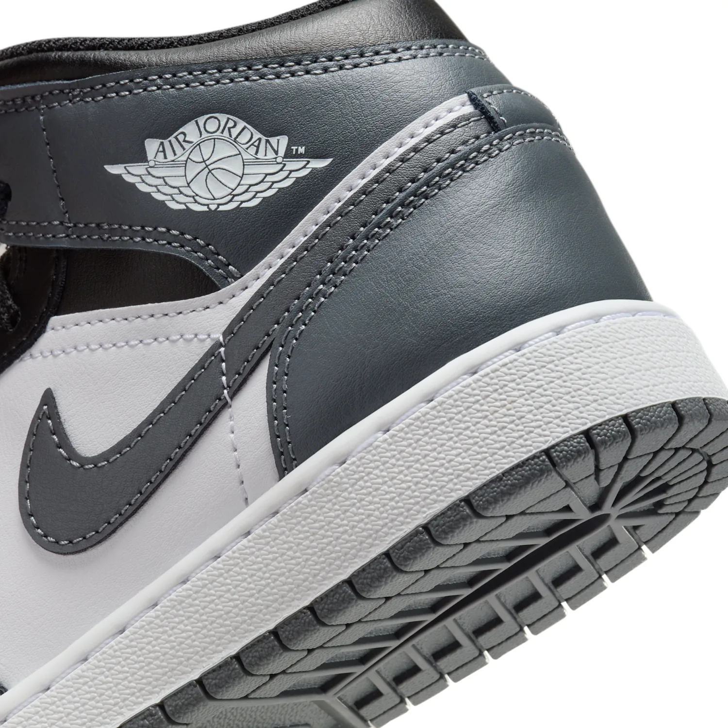 Air Jordan 1 Mid image 8