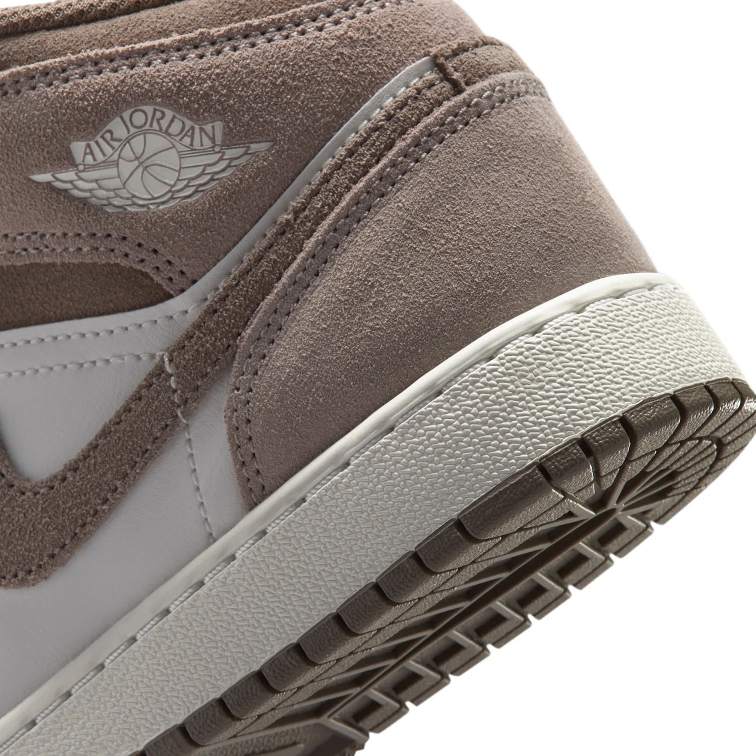 Air Jordan 1 Mid image 8