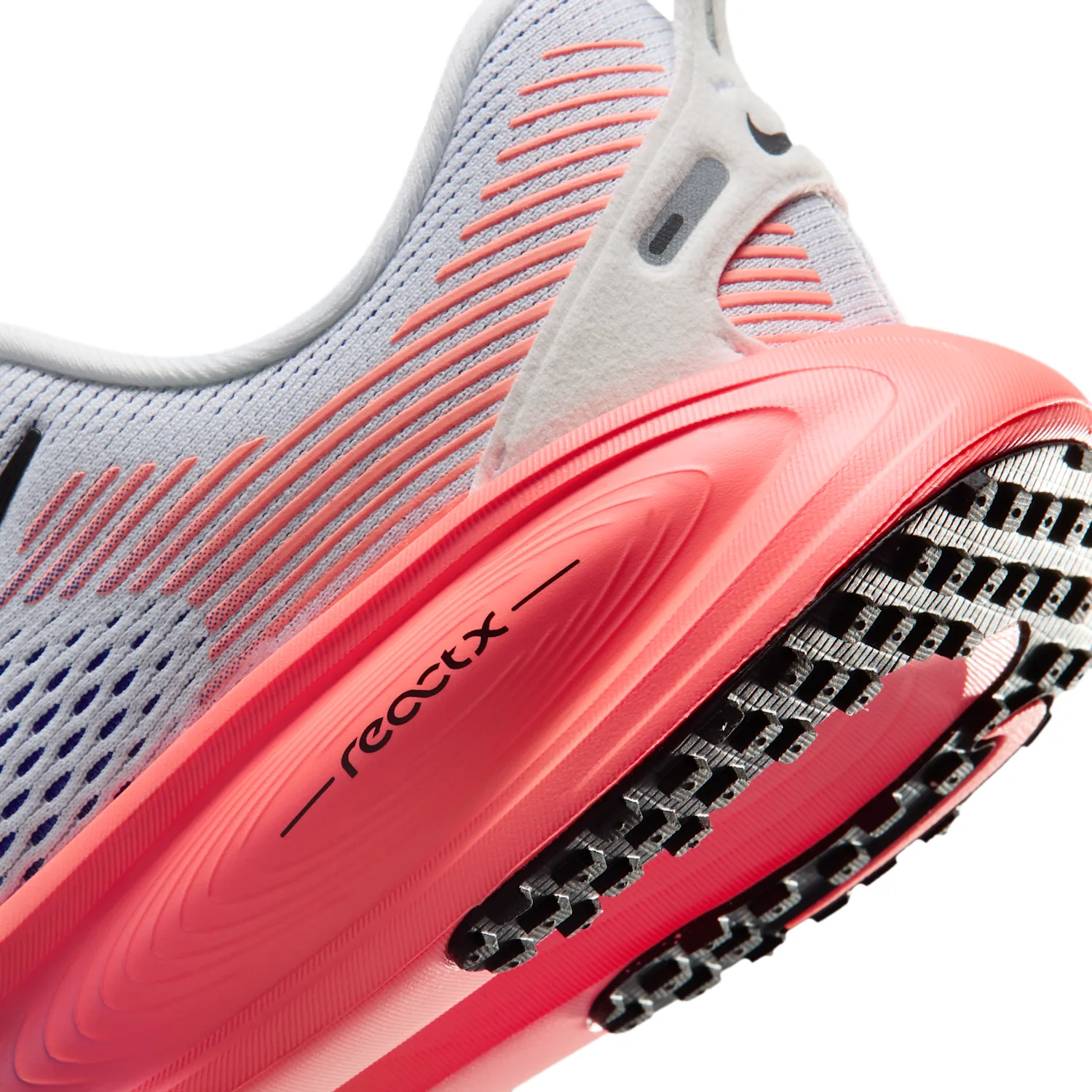 Nike Vomero 18 image 8