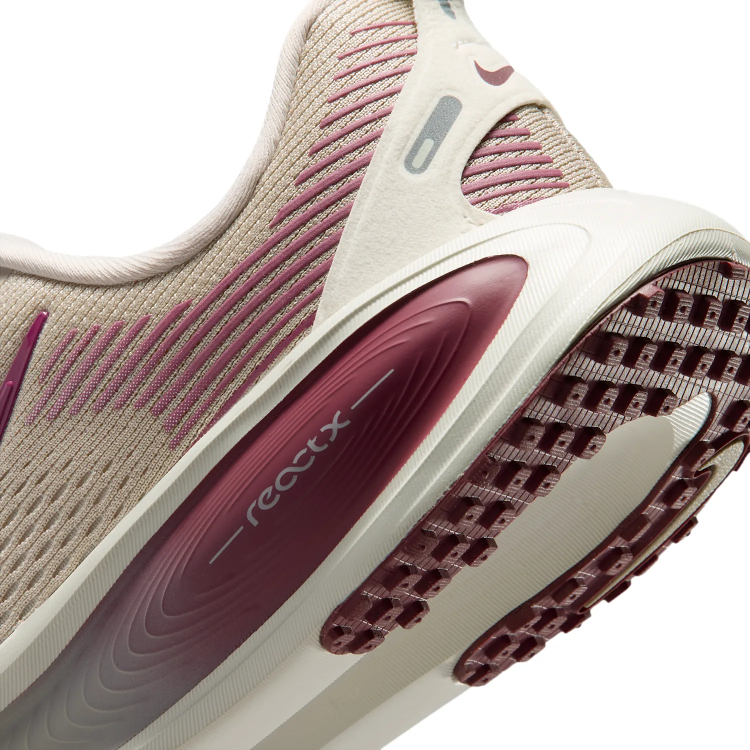 Nike Vomero 18 image 8