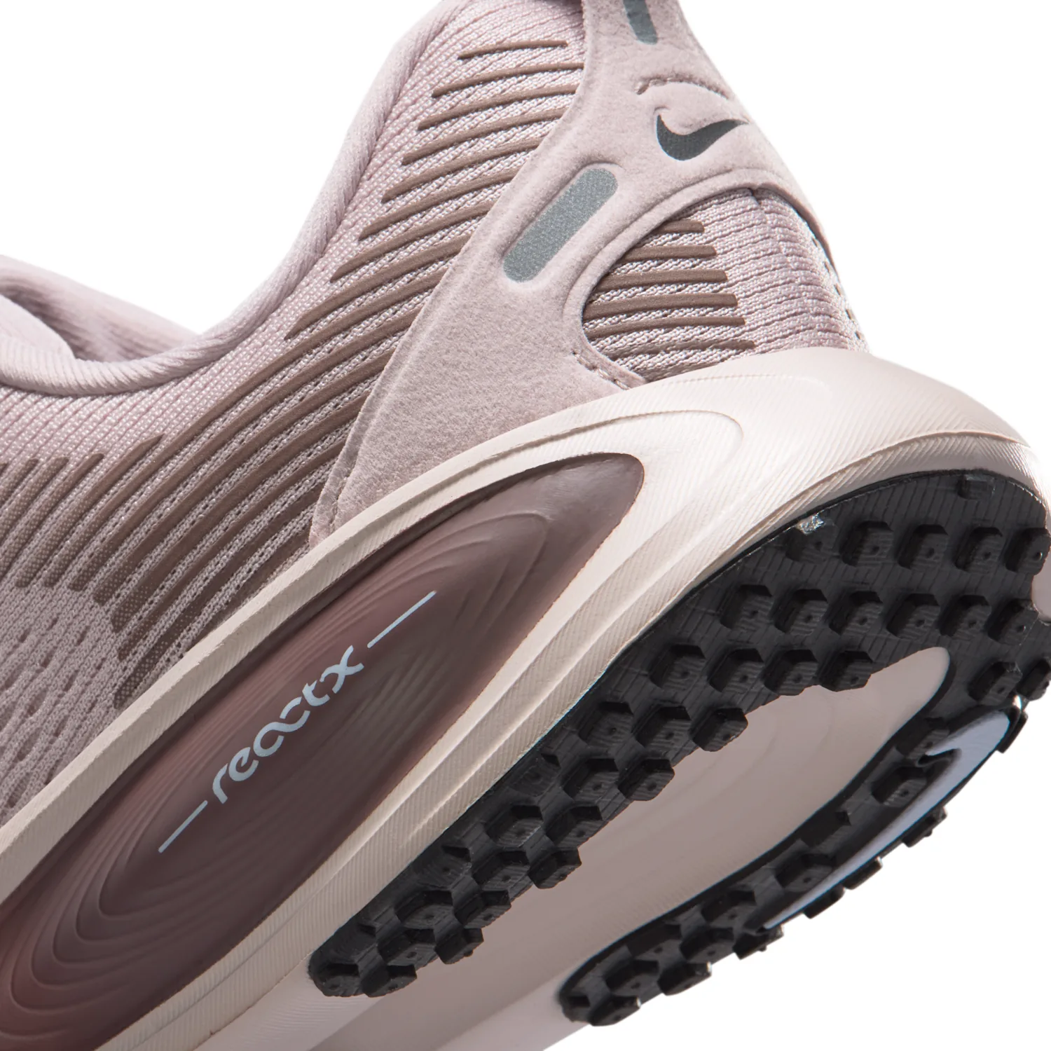 Nike Vomero 18 image 8