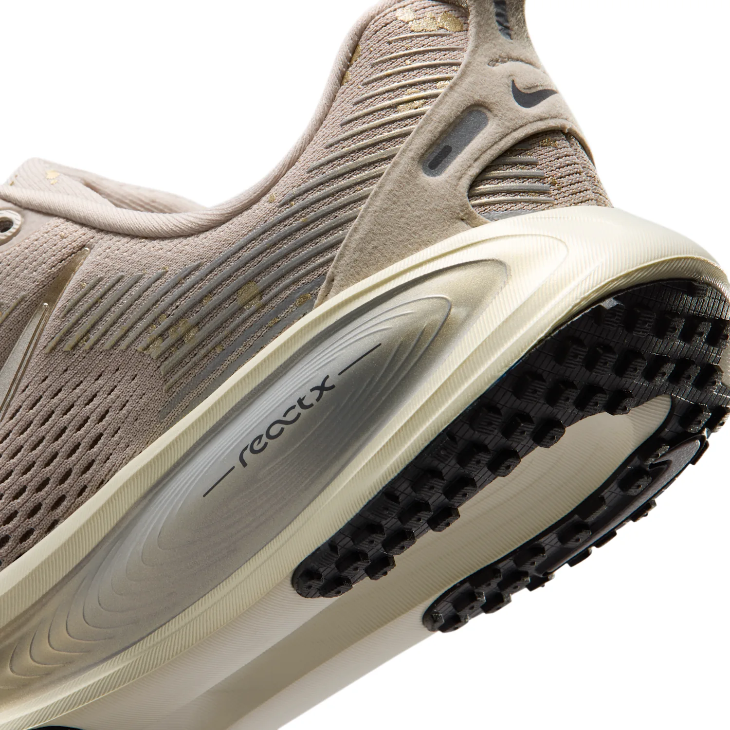 Nike Vomero 18 image 8