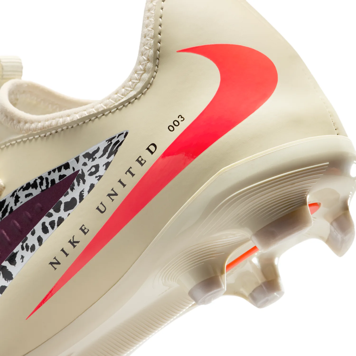 Nike United Jr. Phantom 6 Low Academy image 10