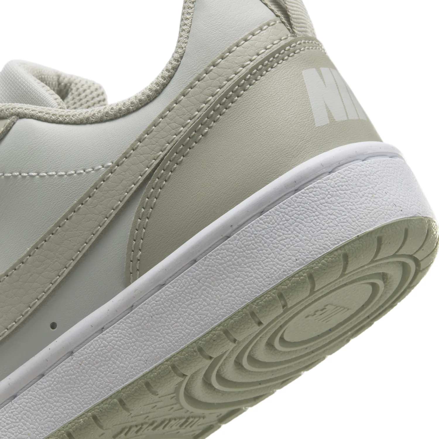 Nike Court Borough Low image 8
