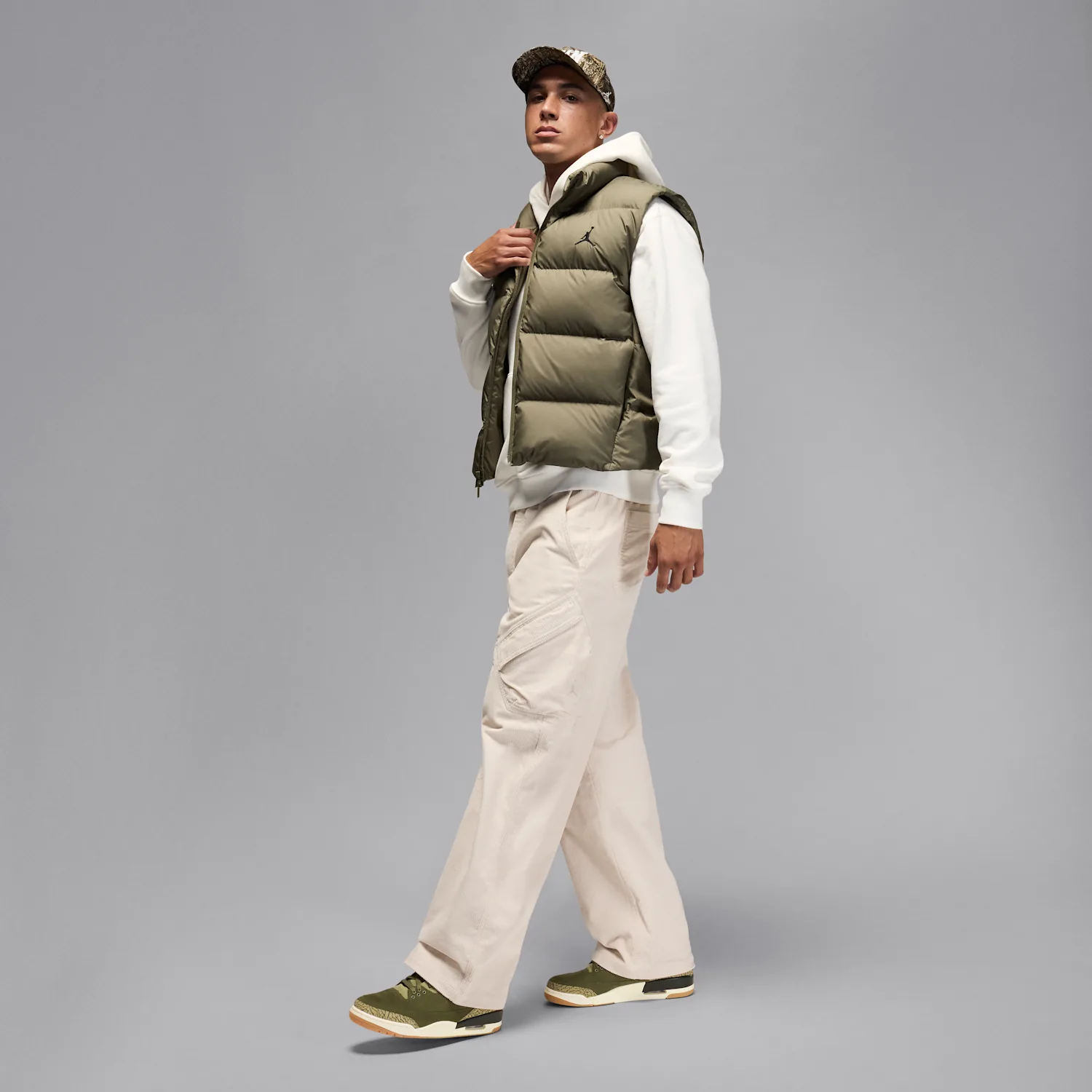 Air Jordan 3 Retro "Medium Olive" image 2