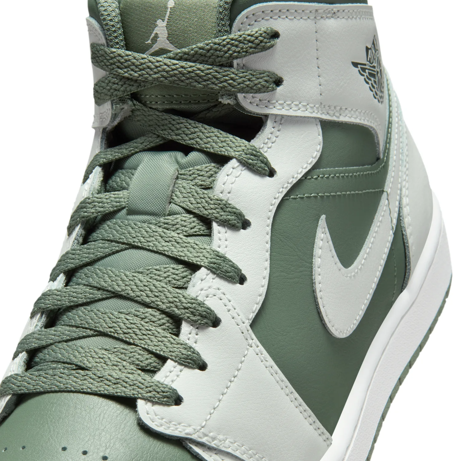 Air Jordan 1 Mid image 7