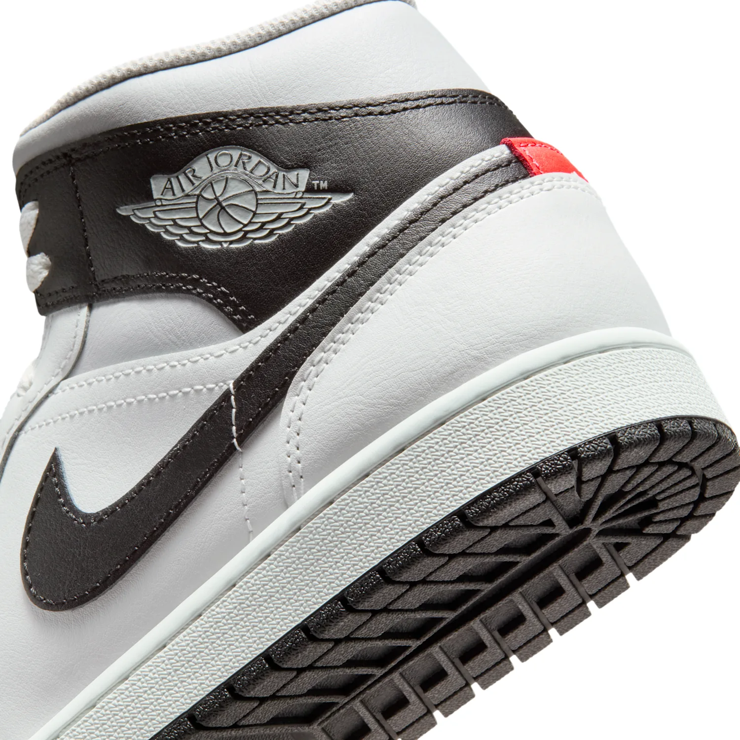 Air Jordan 1 Mid image 8