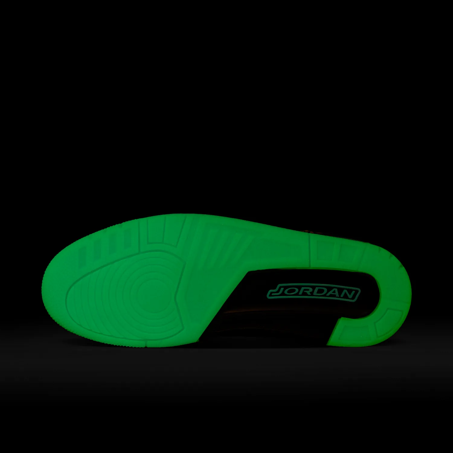 Jordan Spizike Low image 2