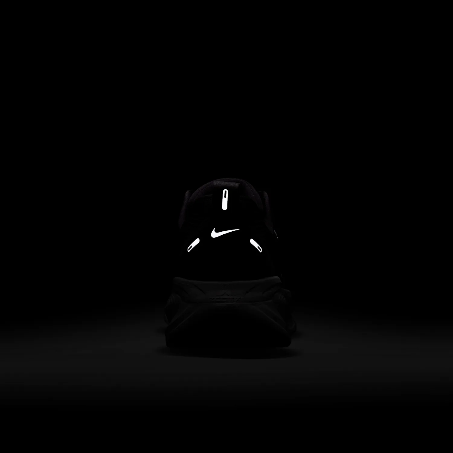 Nike Vomero 18 image 9