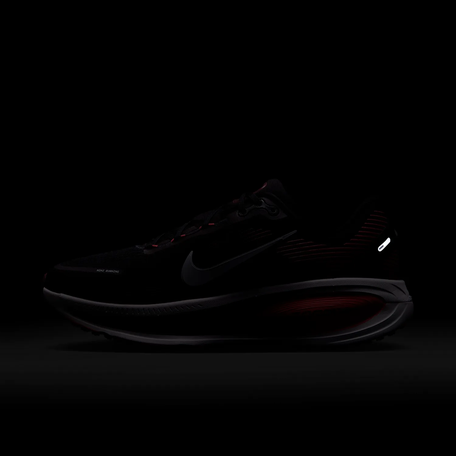 Nike Vomero 18 image 9