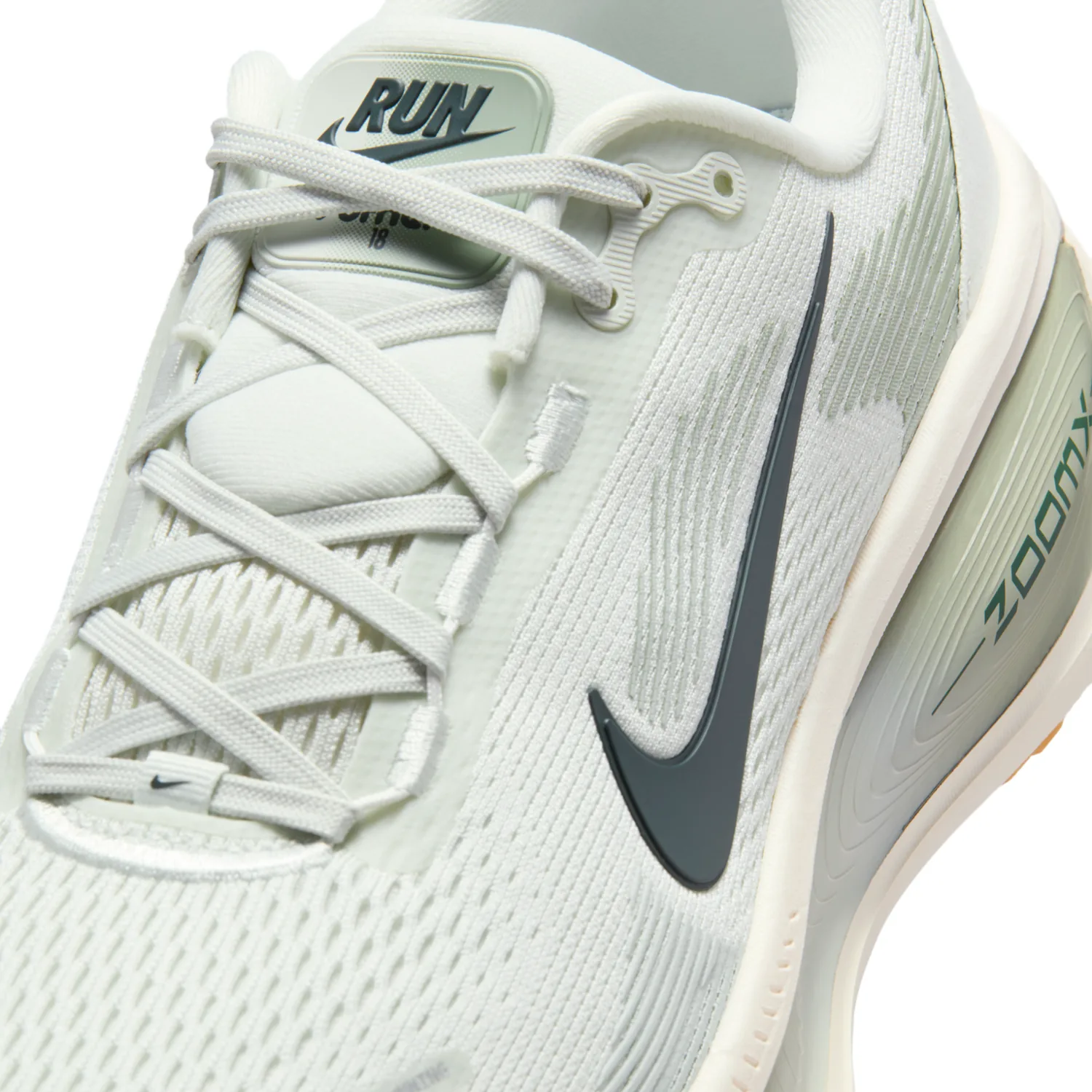 Nike Vomero 18 image 7