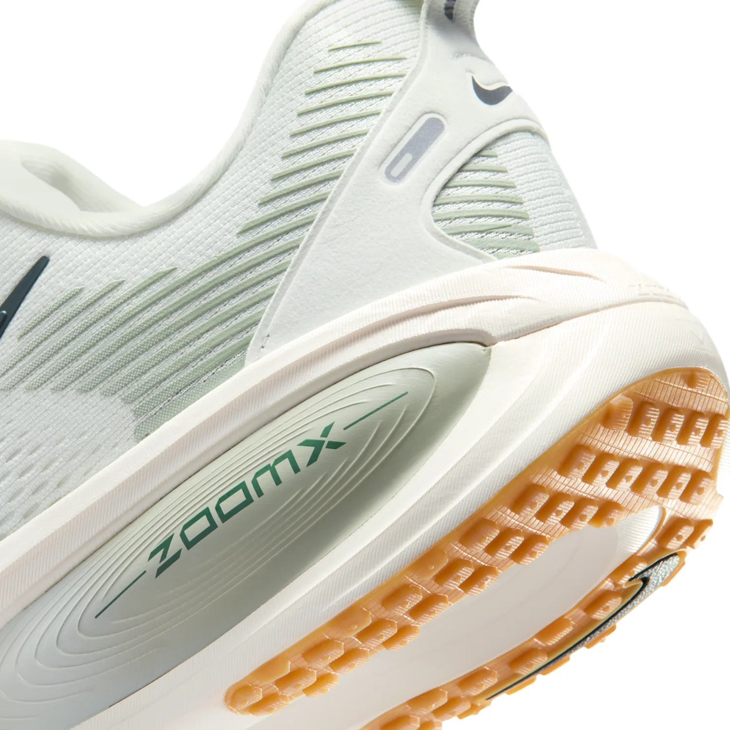 Nike Vomero 18 image 8