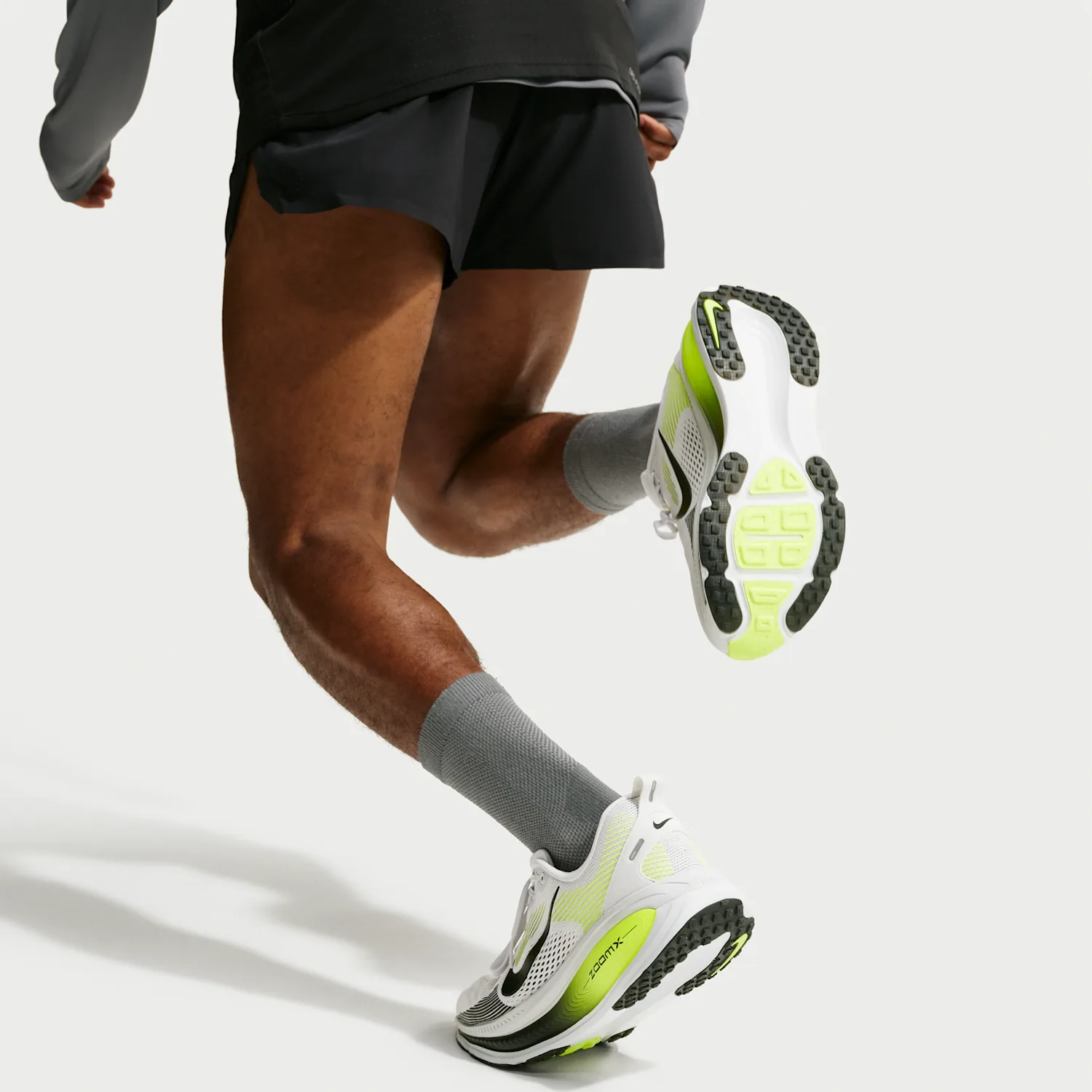 Nike Vomero 18 image 9