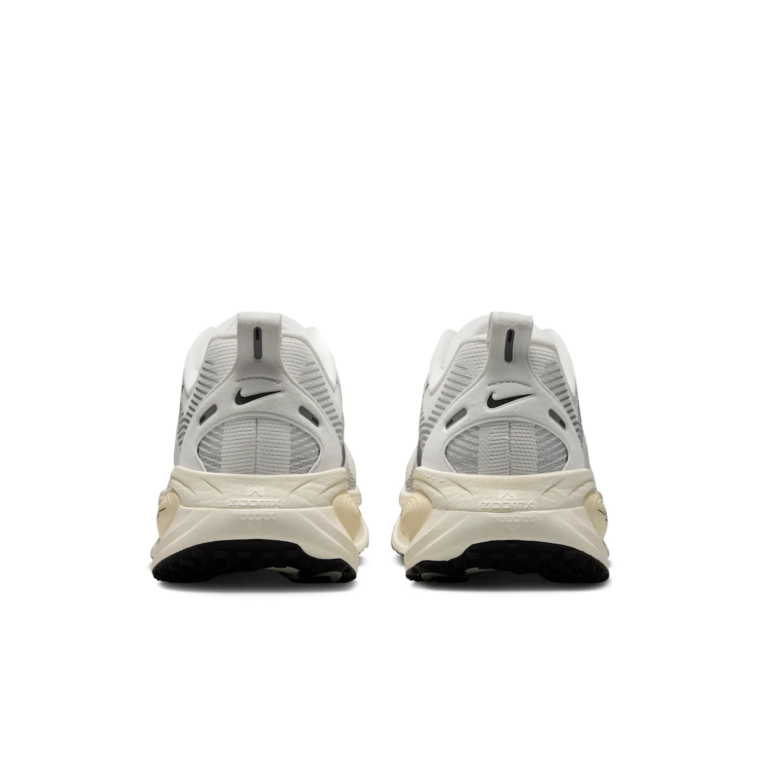 Nike Vomero 18 image 8