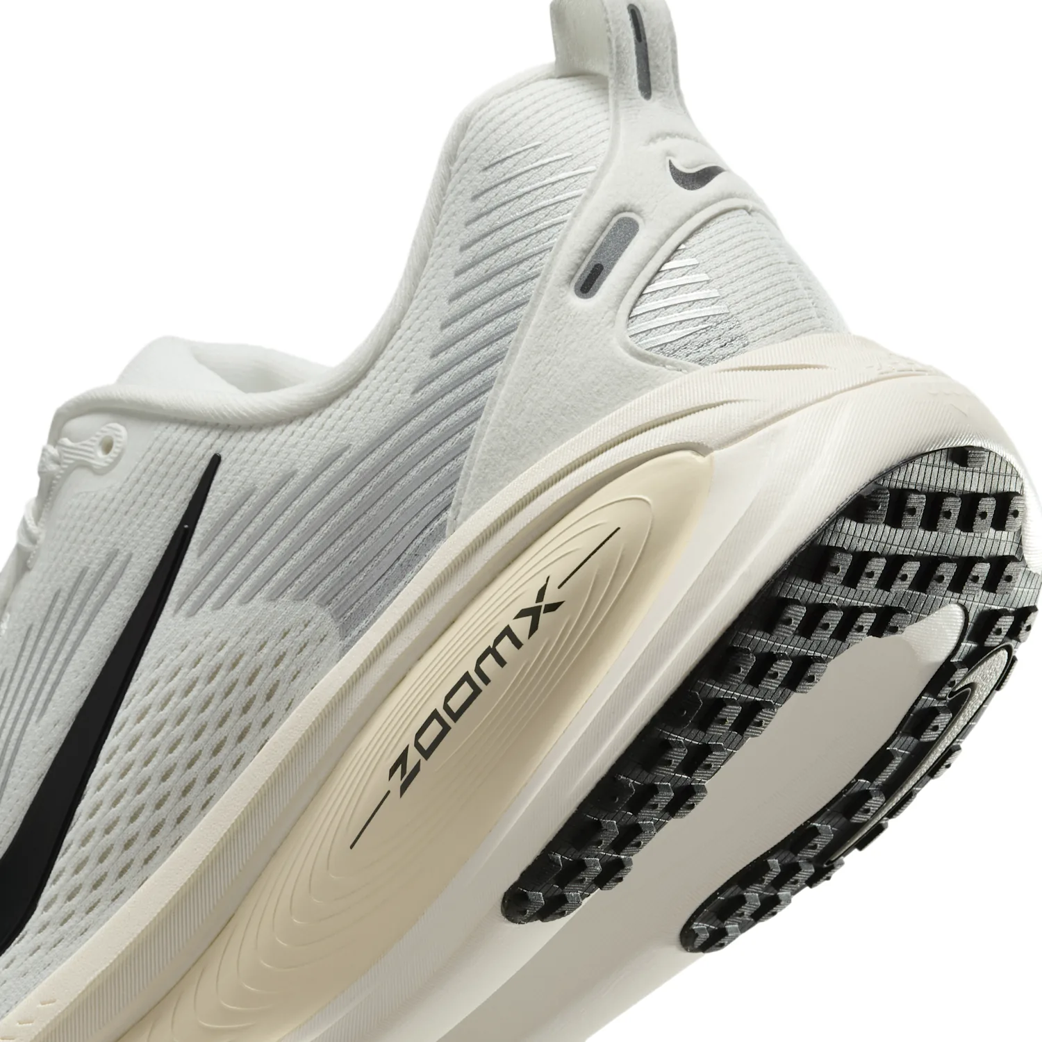 Nike Vomero 18 image 10