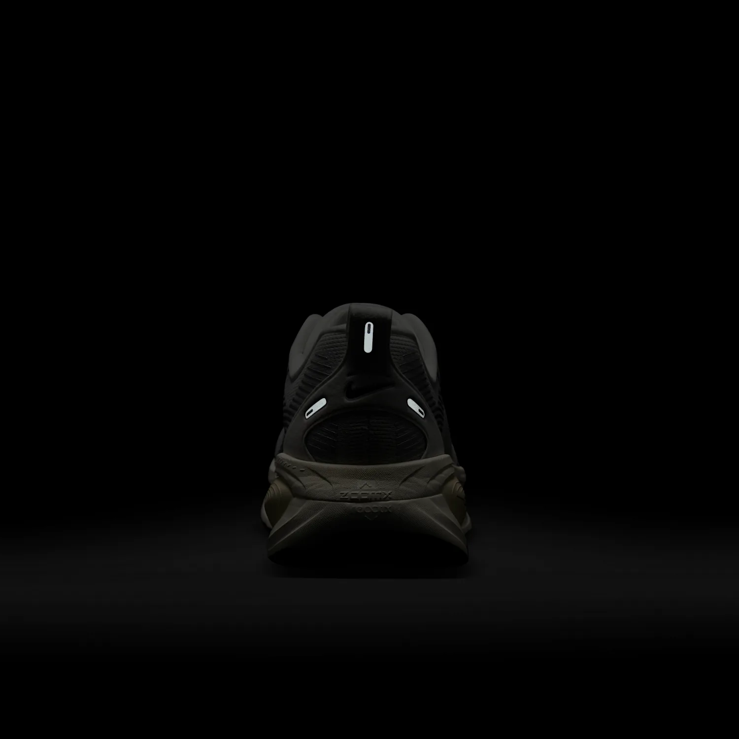 Nike Vomero 18 image 11