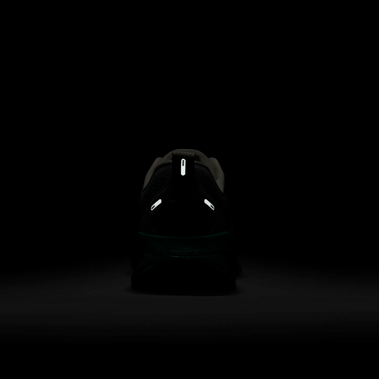 Nike Vomero 18 image 11