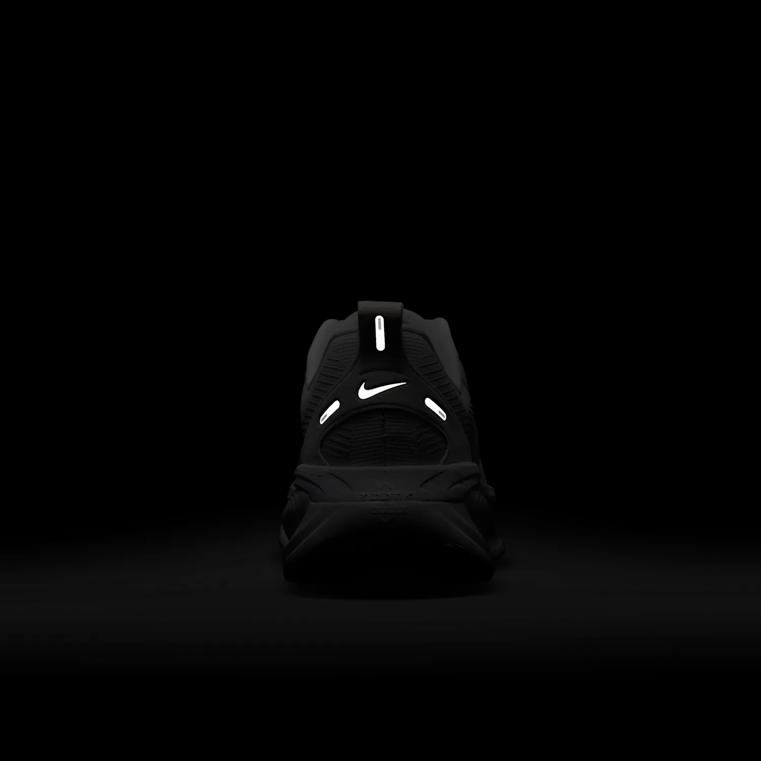 Nike Vomero 18 image 11