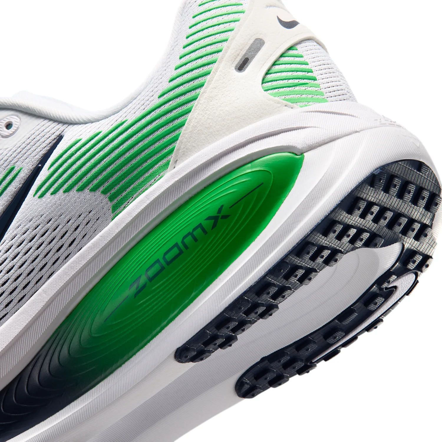 Nike Vomero 18 image 8