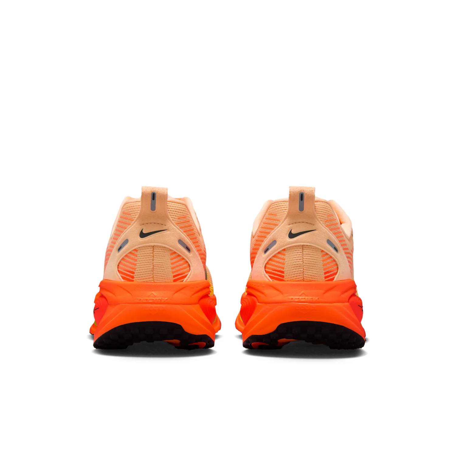 Nike Vomero 18 image 8