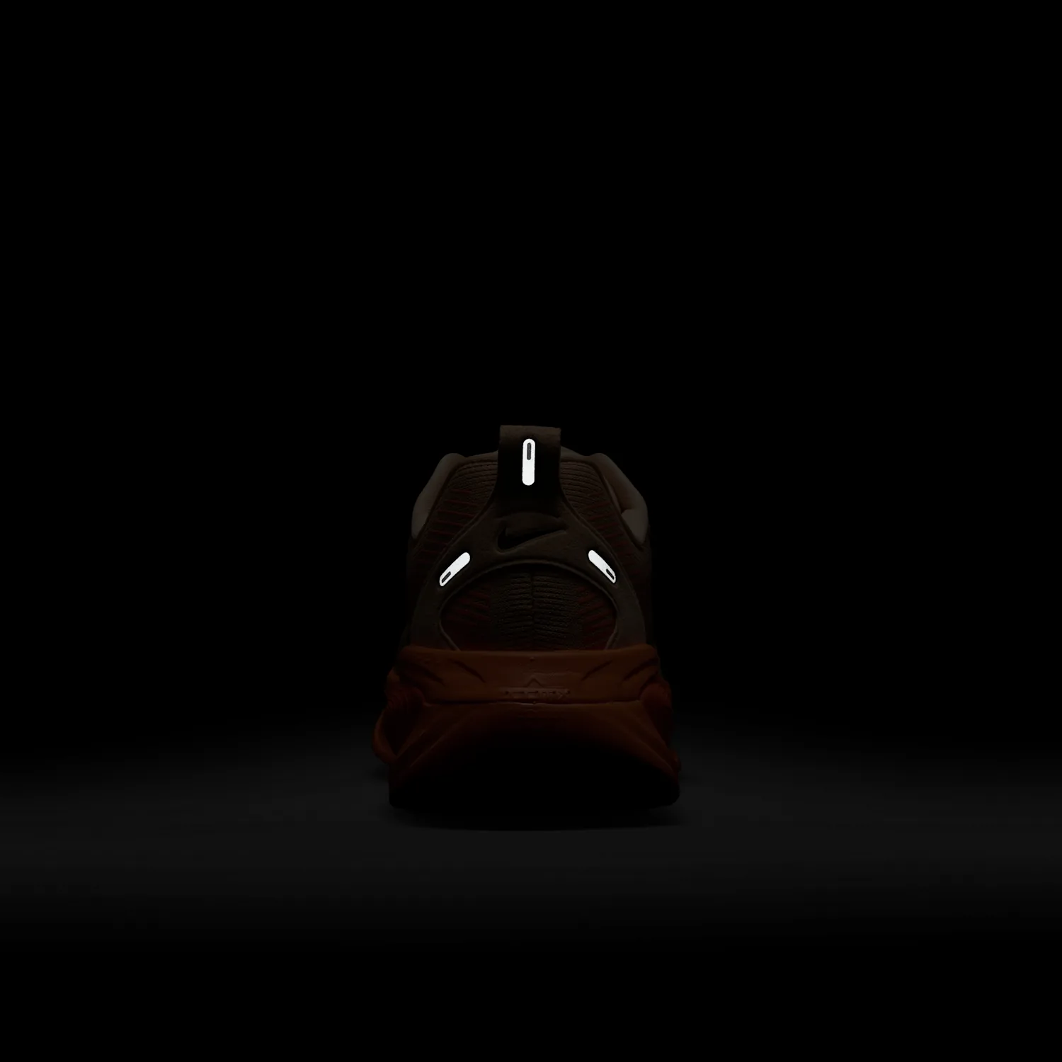 Nike Vomero 18 image 11