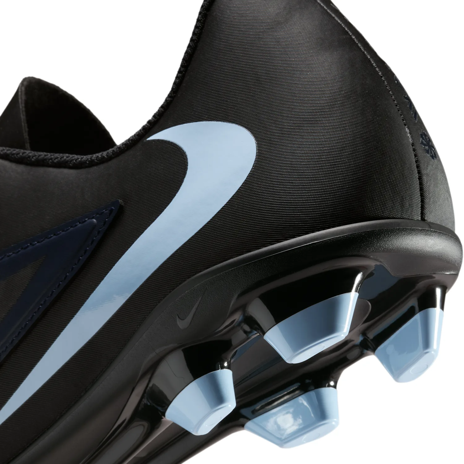 Nike Phantom 6 Low Club image 9