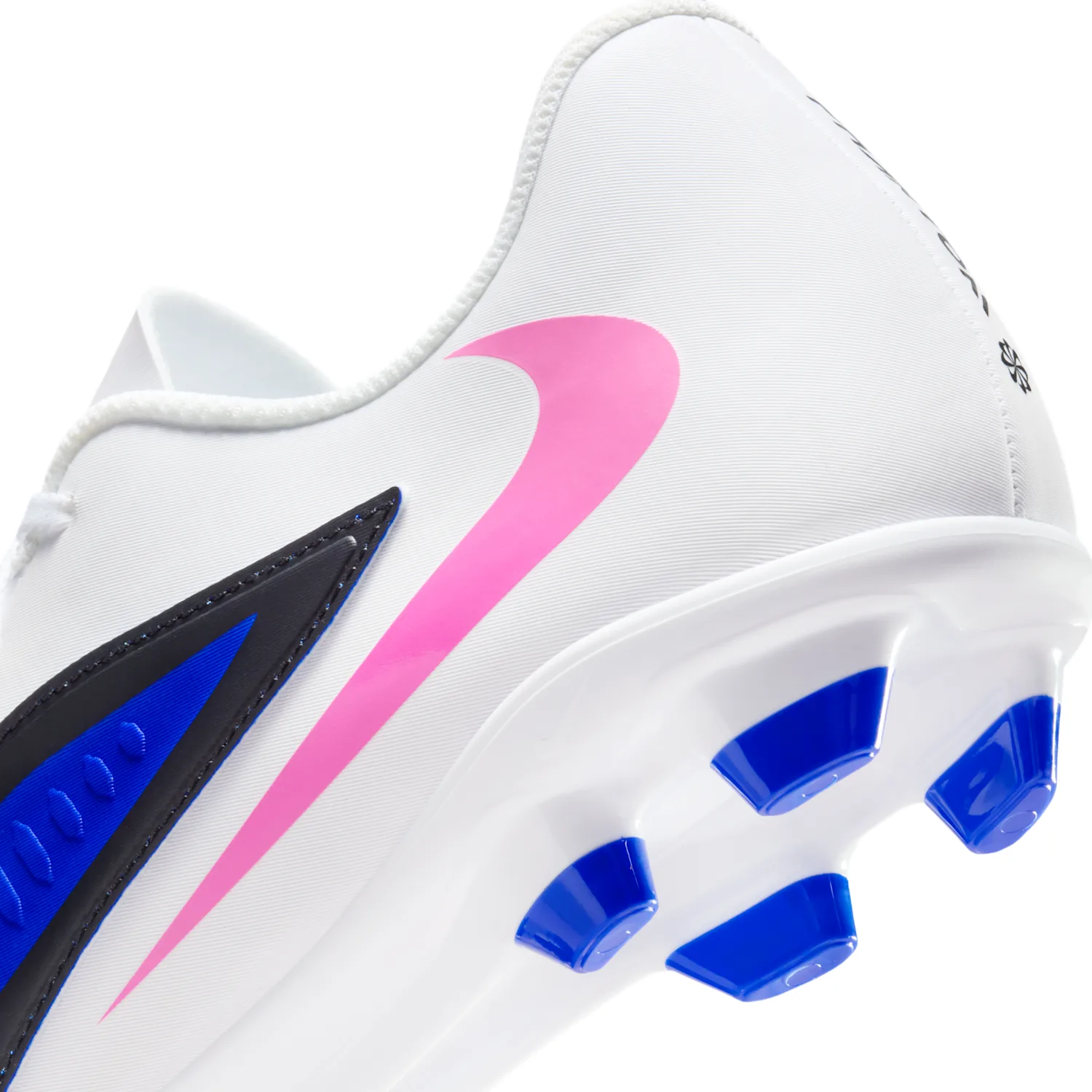 Nike Phantom 6 Low Club image 9