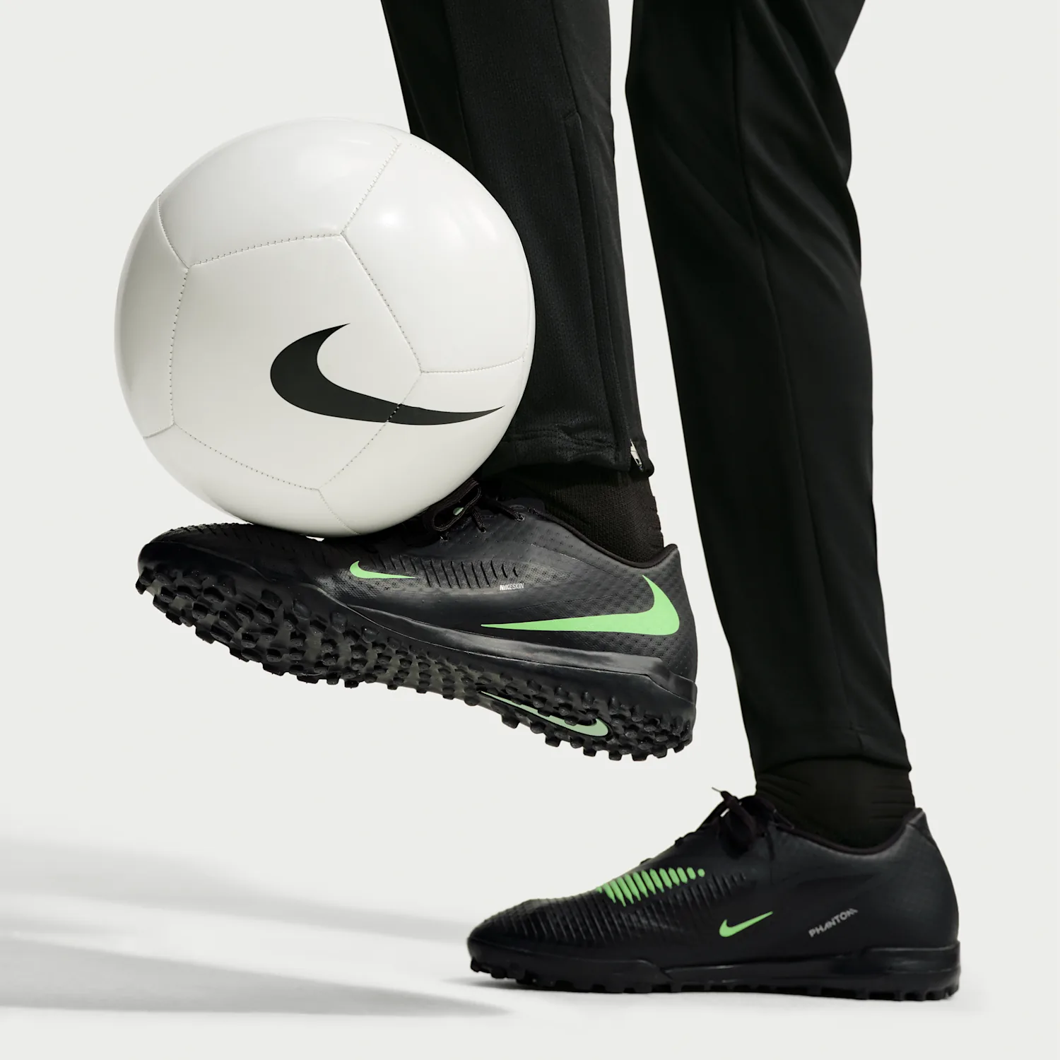 Nike Phantom 6 Low Academy image 9
