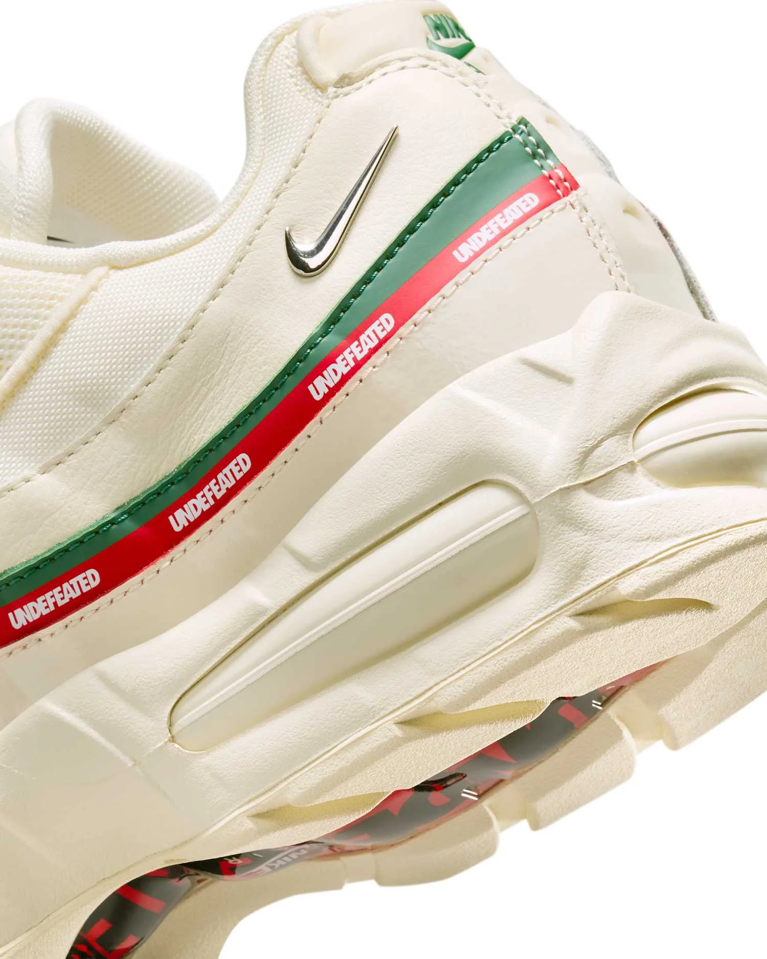 Nike Air Max 95 x UNDEFEATED image 12