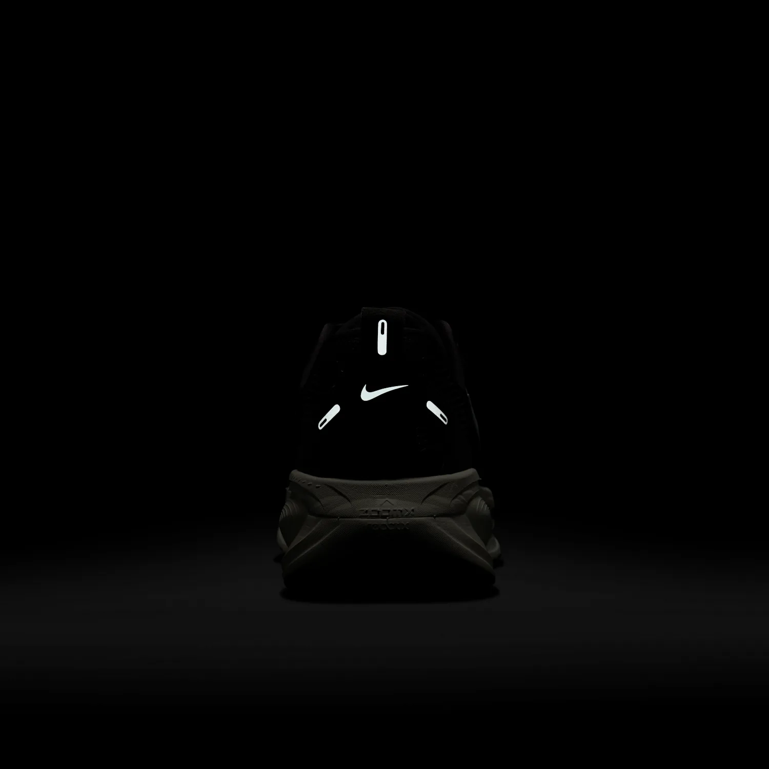 Nike Vomero 18 image 11