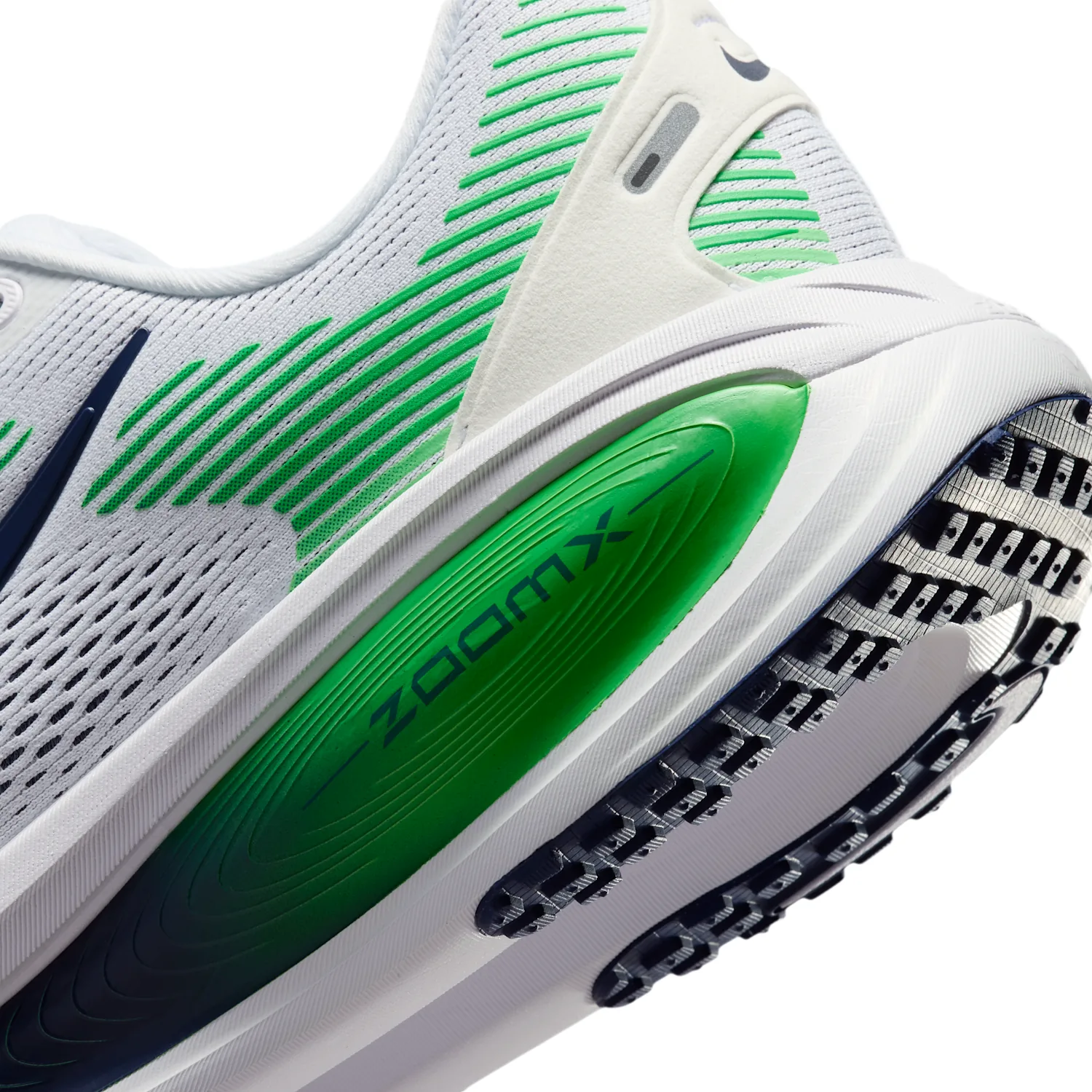 Nike Vomero 18 image 8