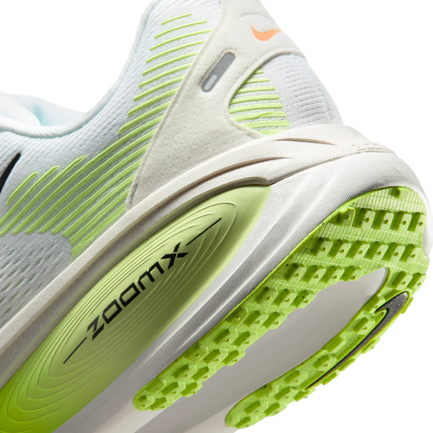 Nike Vomero 18 image 8