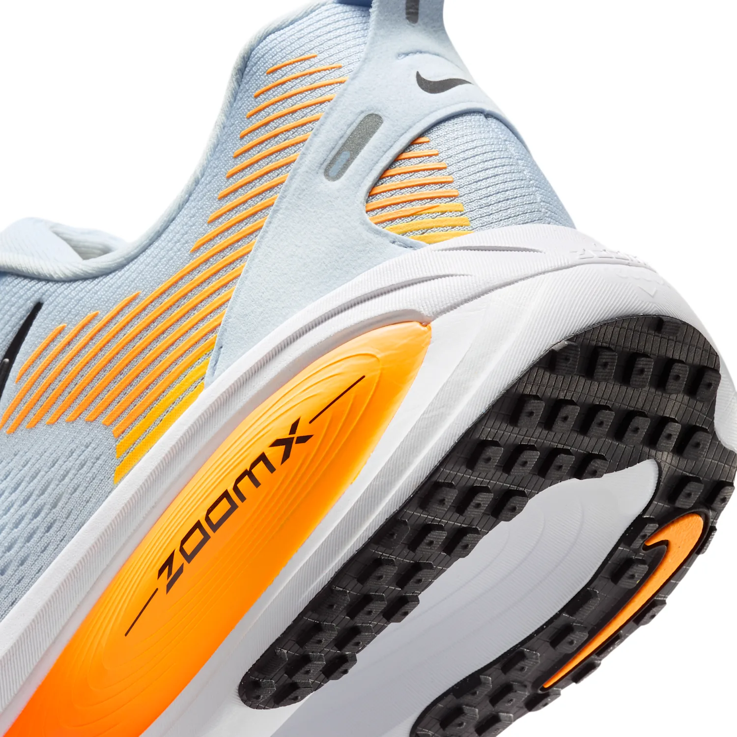 Nike Vomero 18 image 8