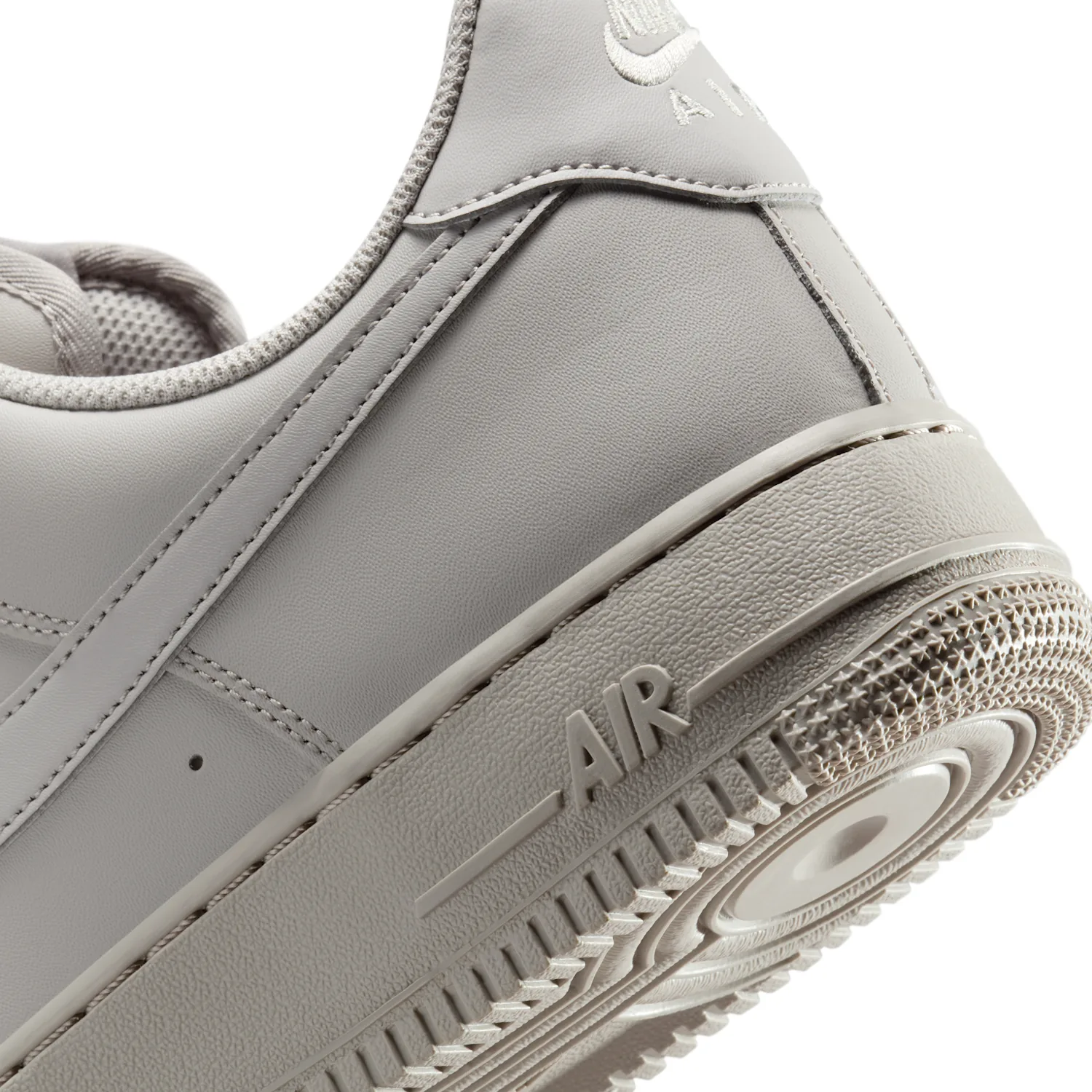 Nike Air Force 1 '07 image 8