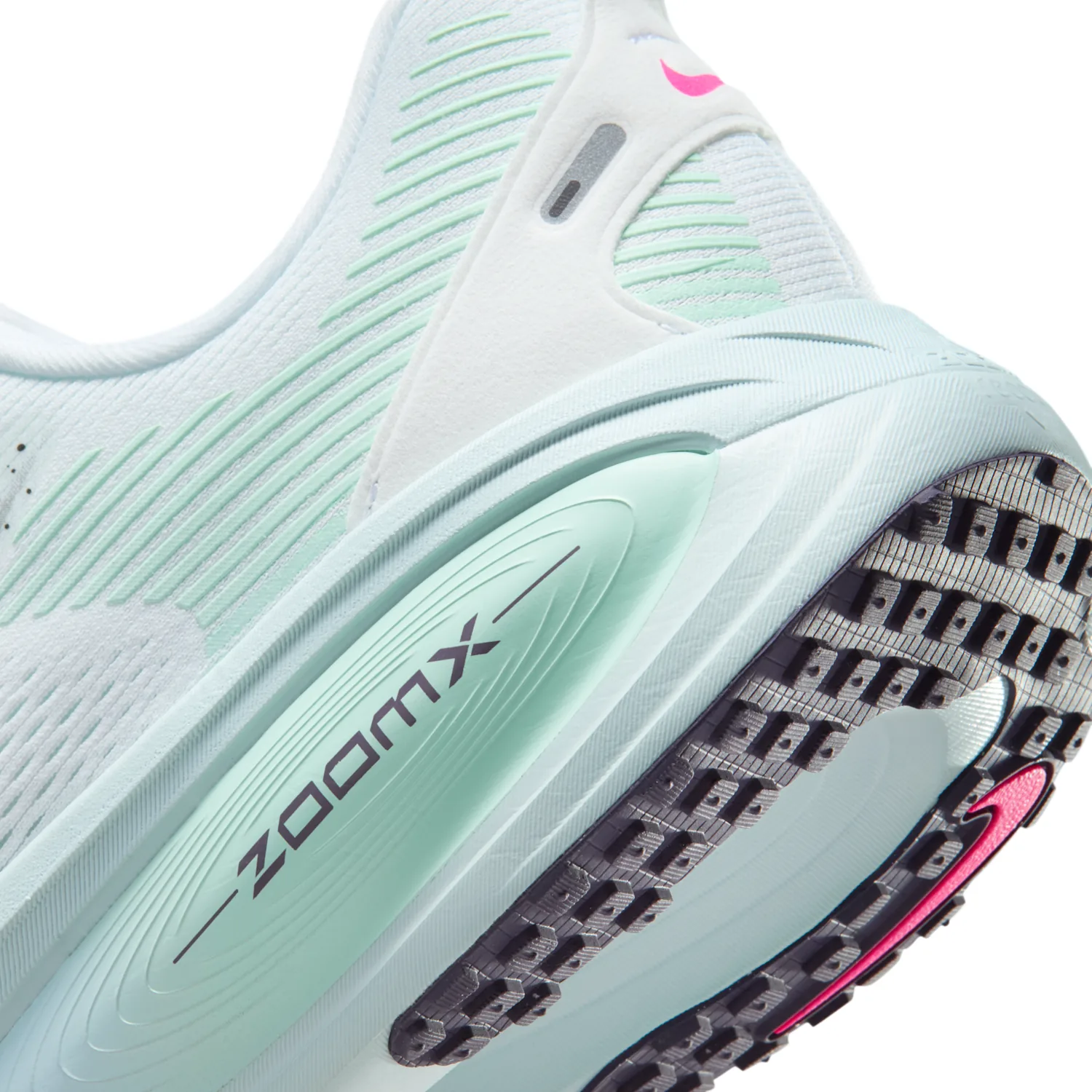 Nike Vomero 18 image 8