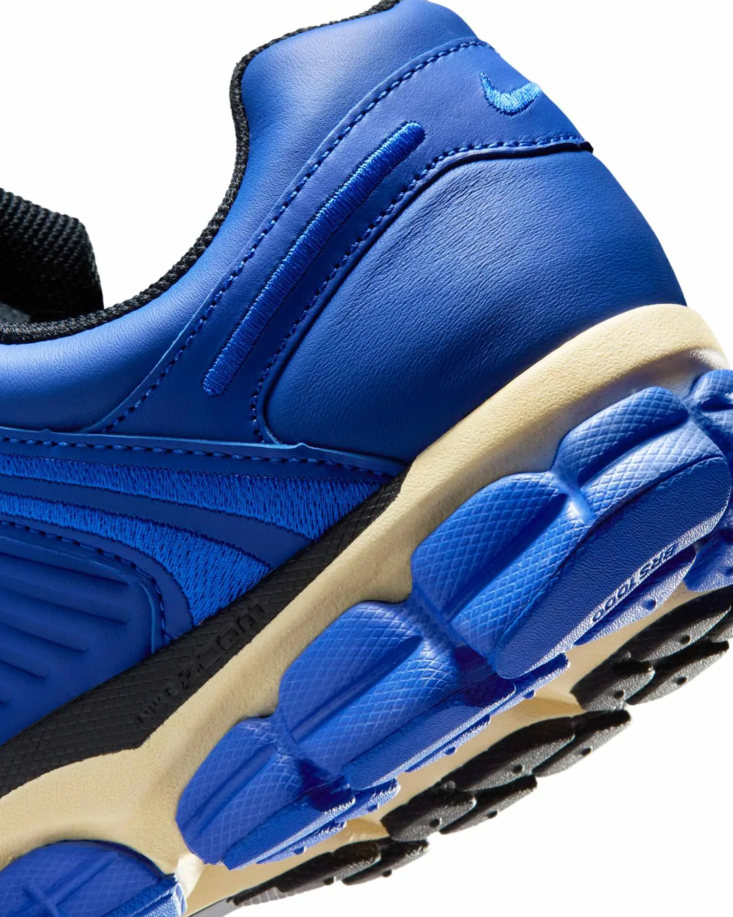 Nike Zoom Vomero 5 image 8