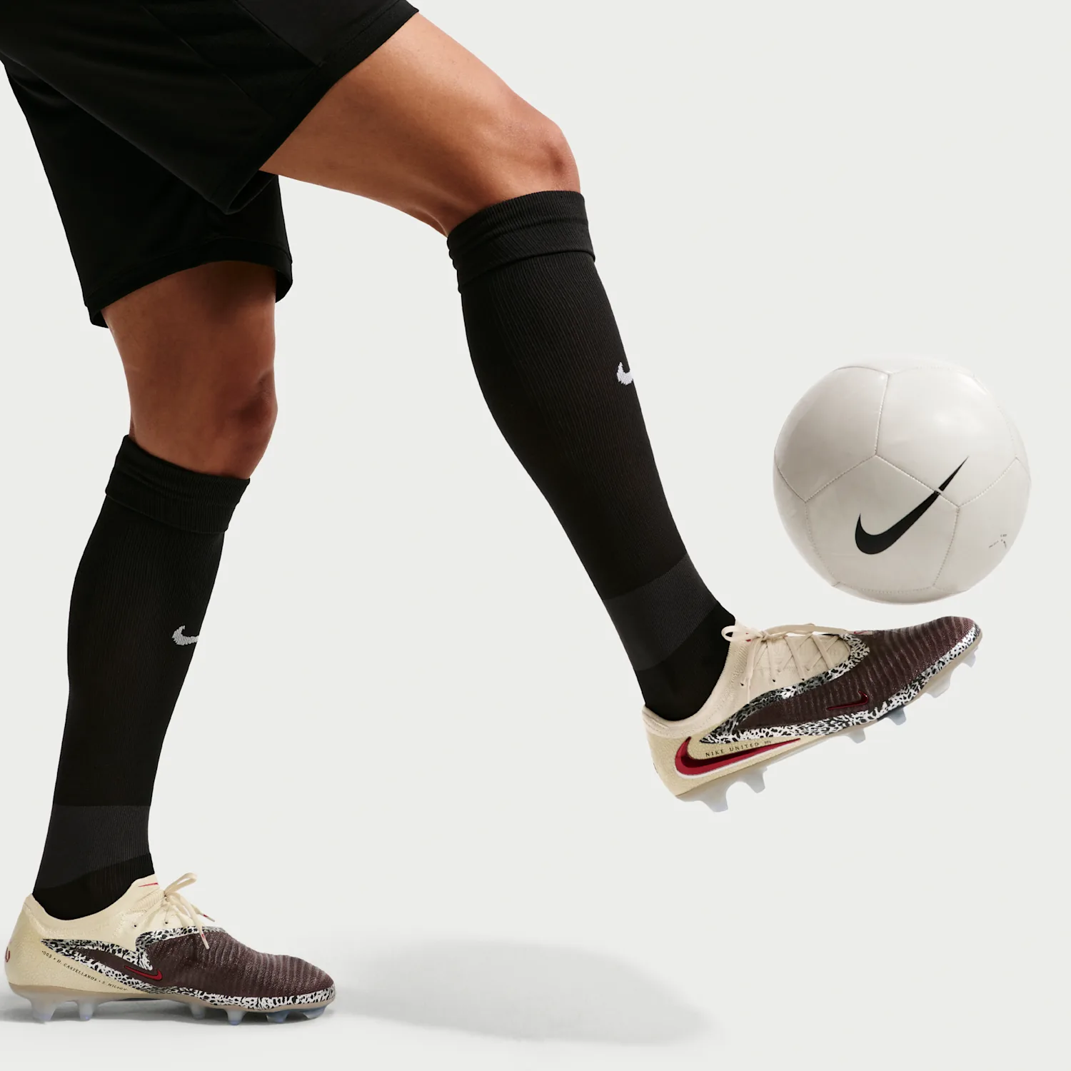 Nike United Phantom 6 Low Elite image 3
