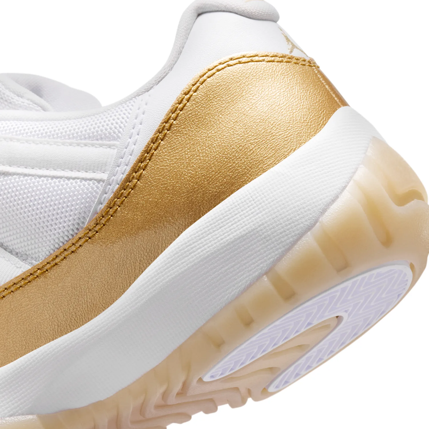Air Jordan 11 Low "Mother's Day" image 10
