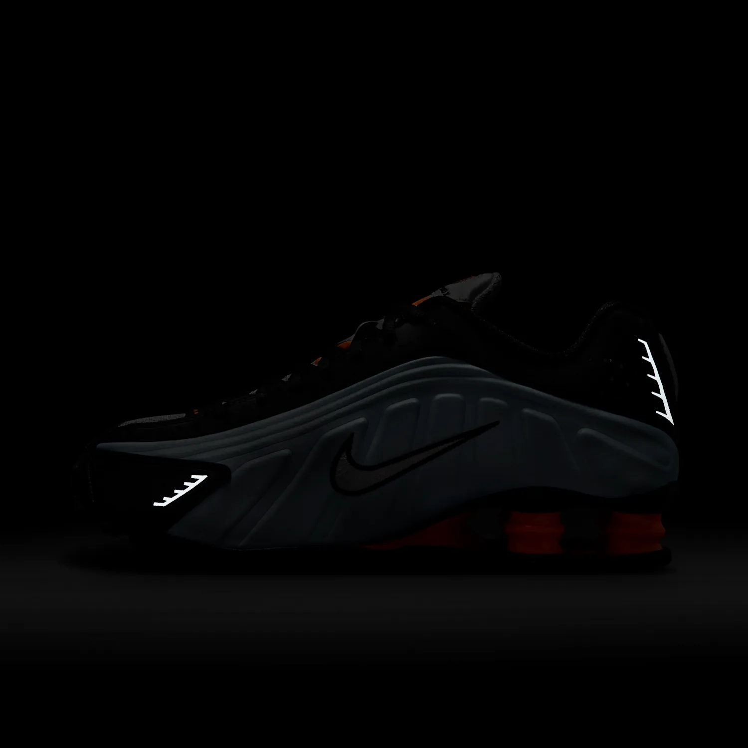 Nike Shox R4 image 4