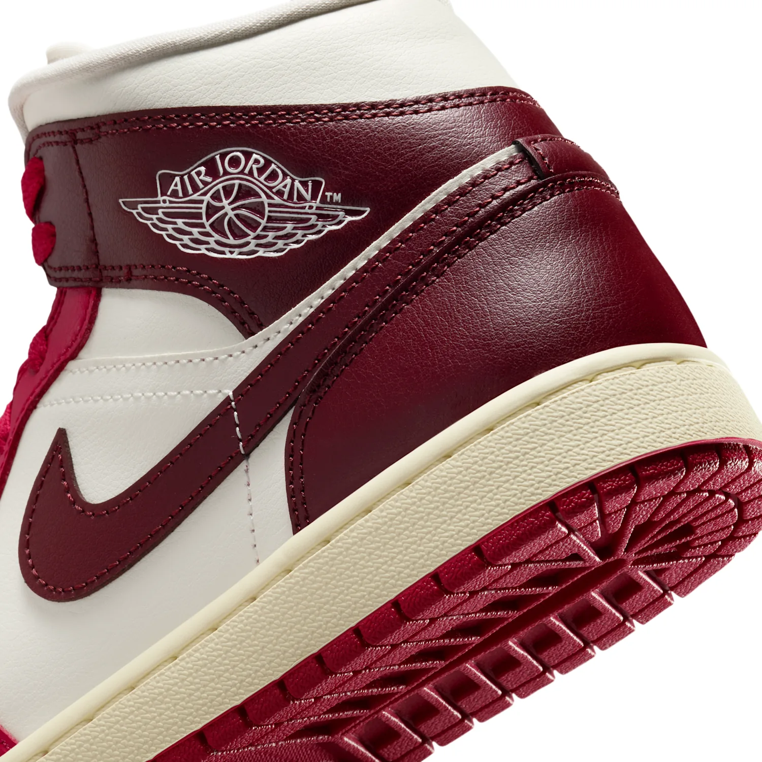 Air Jordan 1 Mid image 8