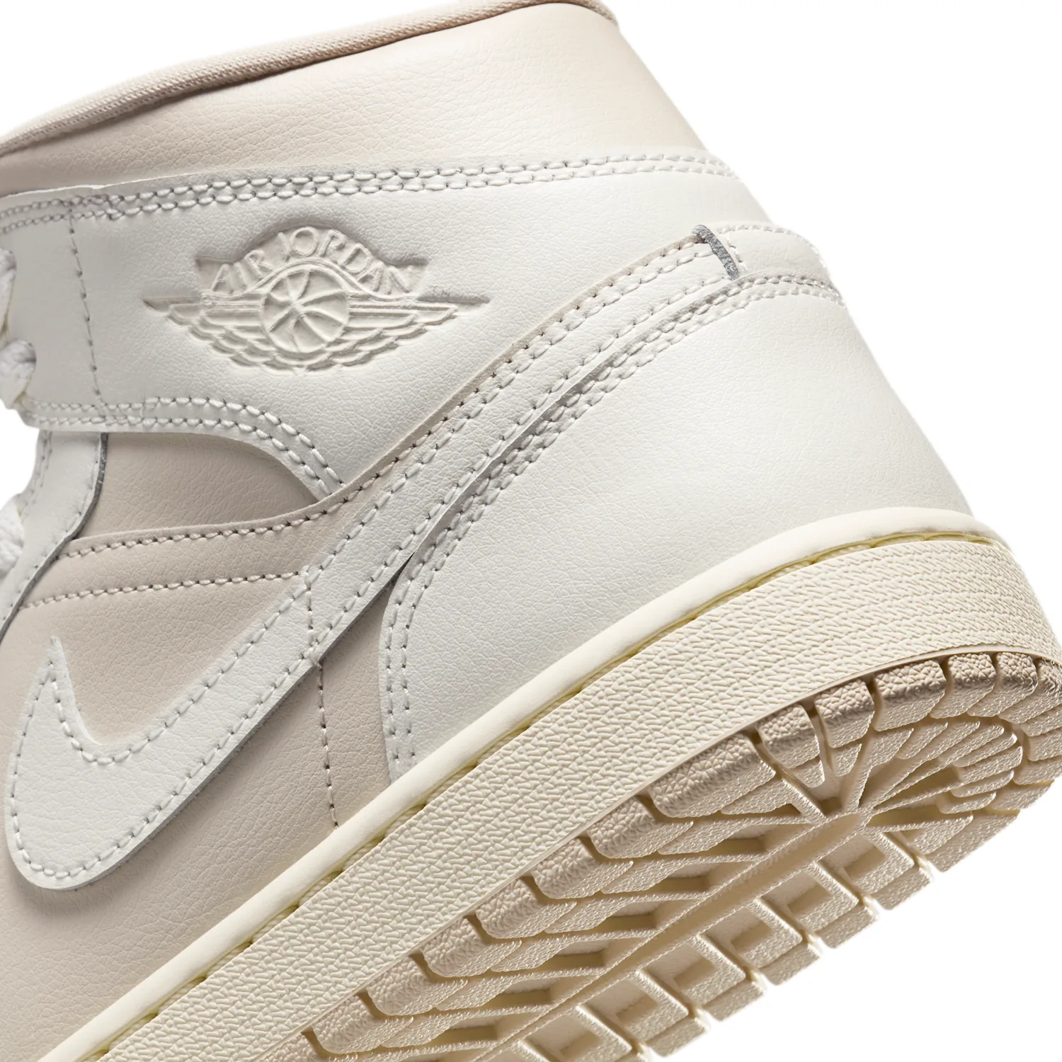 Air Jordan 1 Mid image 8