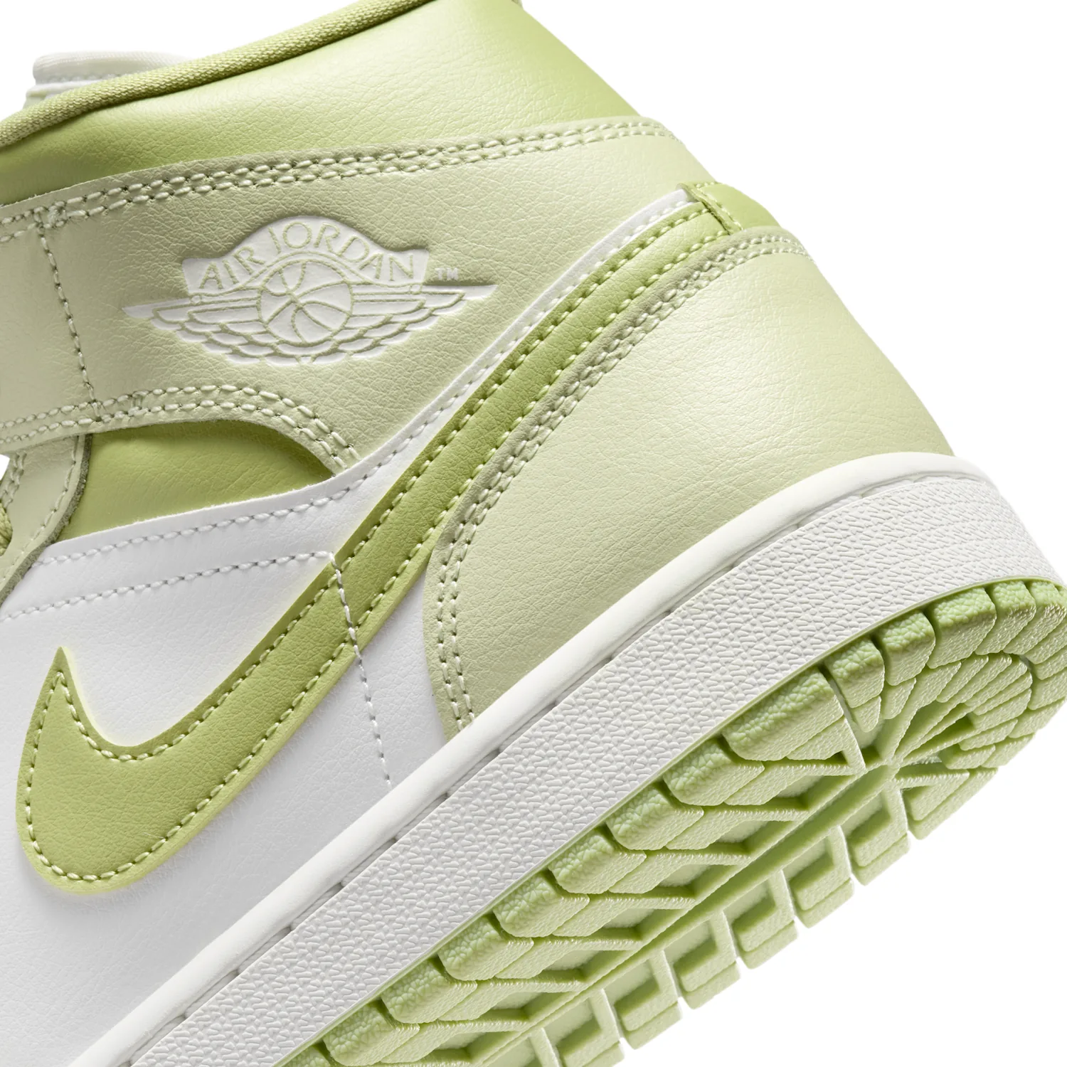 Air Jordan 1 Mid image 8