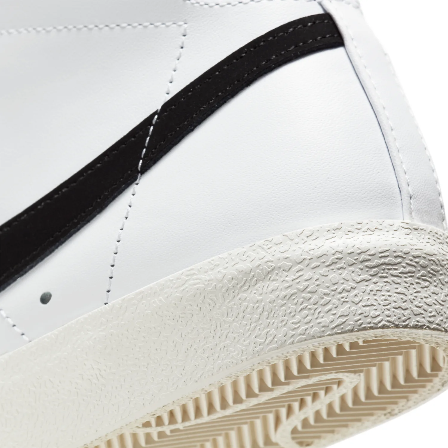 Nike Blazer Mid '77 image 4