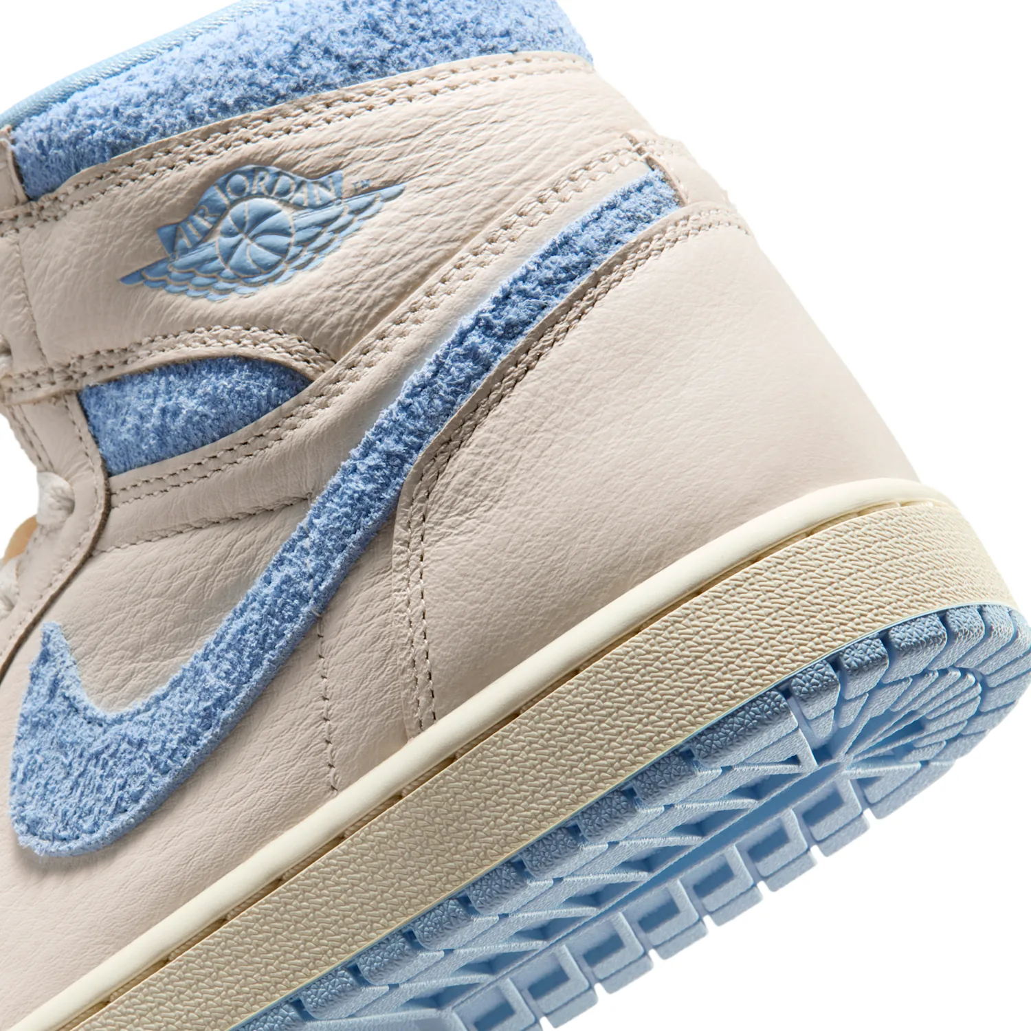 Air Jordan 1 Retro High OG image 11
