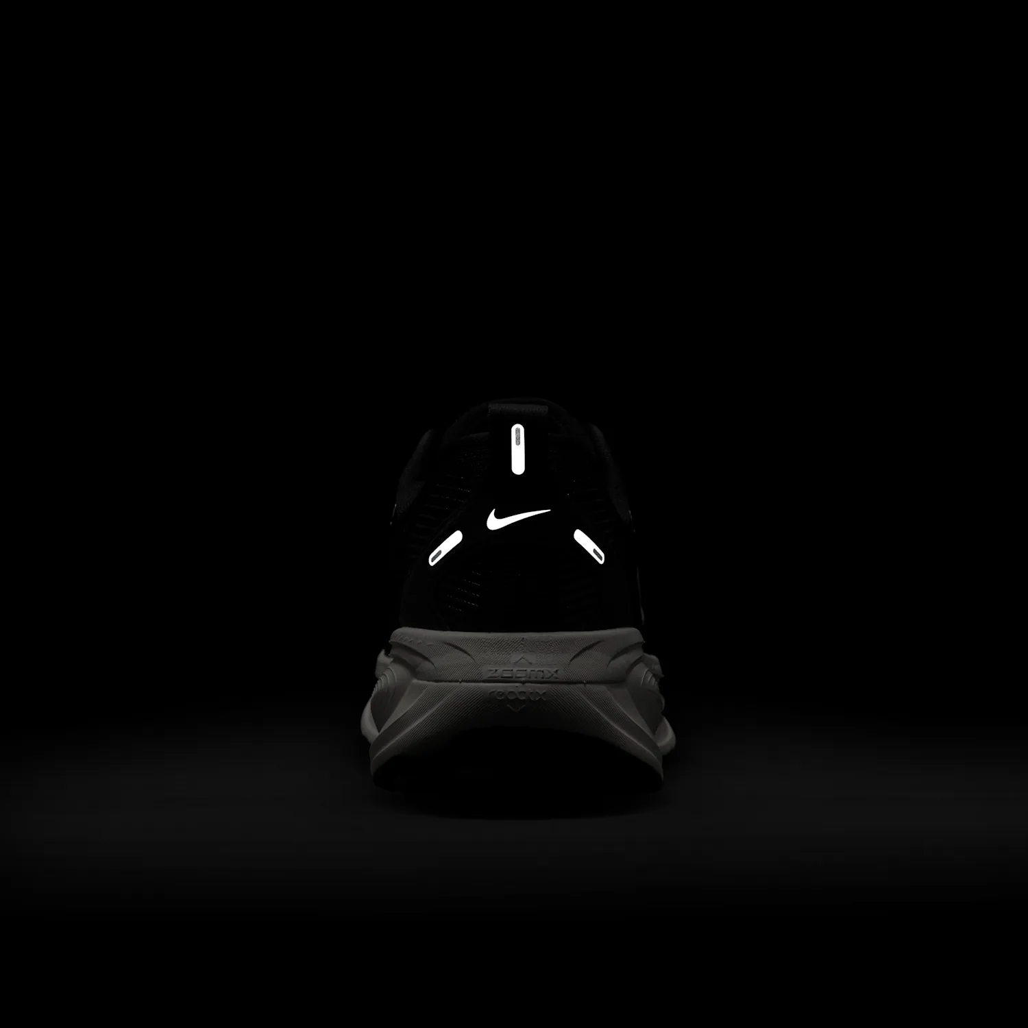 Nike Vomero 18 image 11