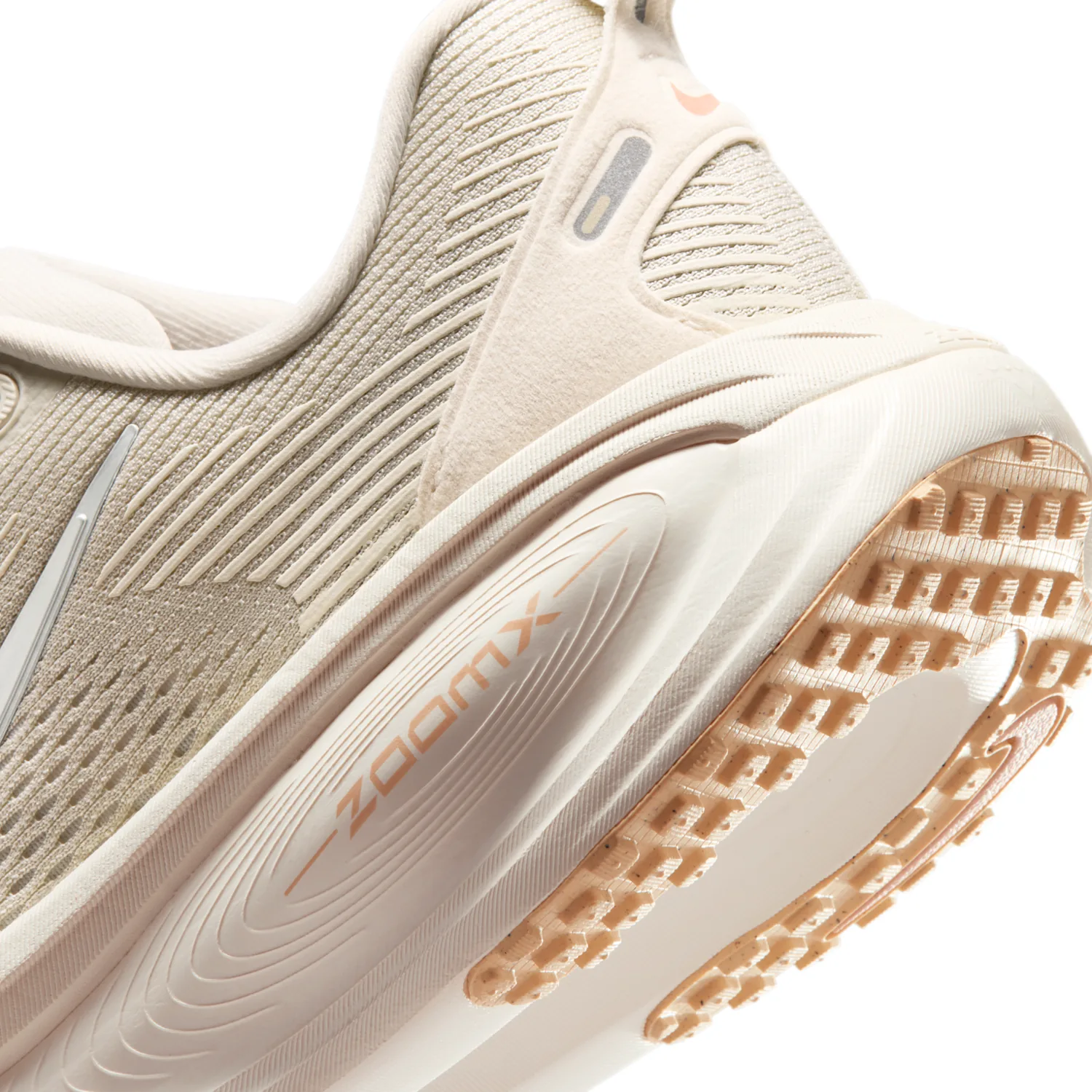Nike Vomero 18 image 8