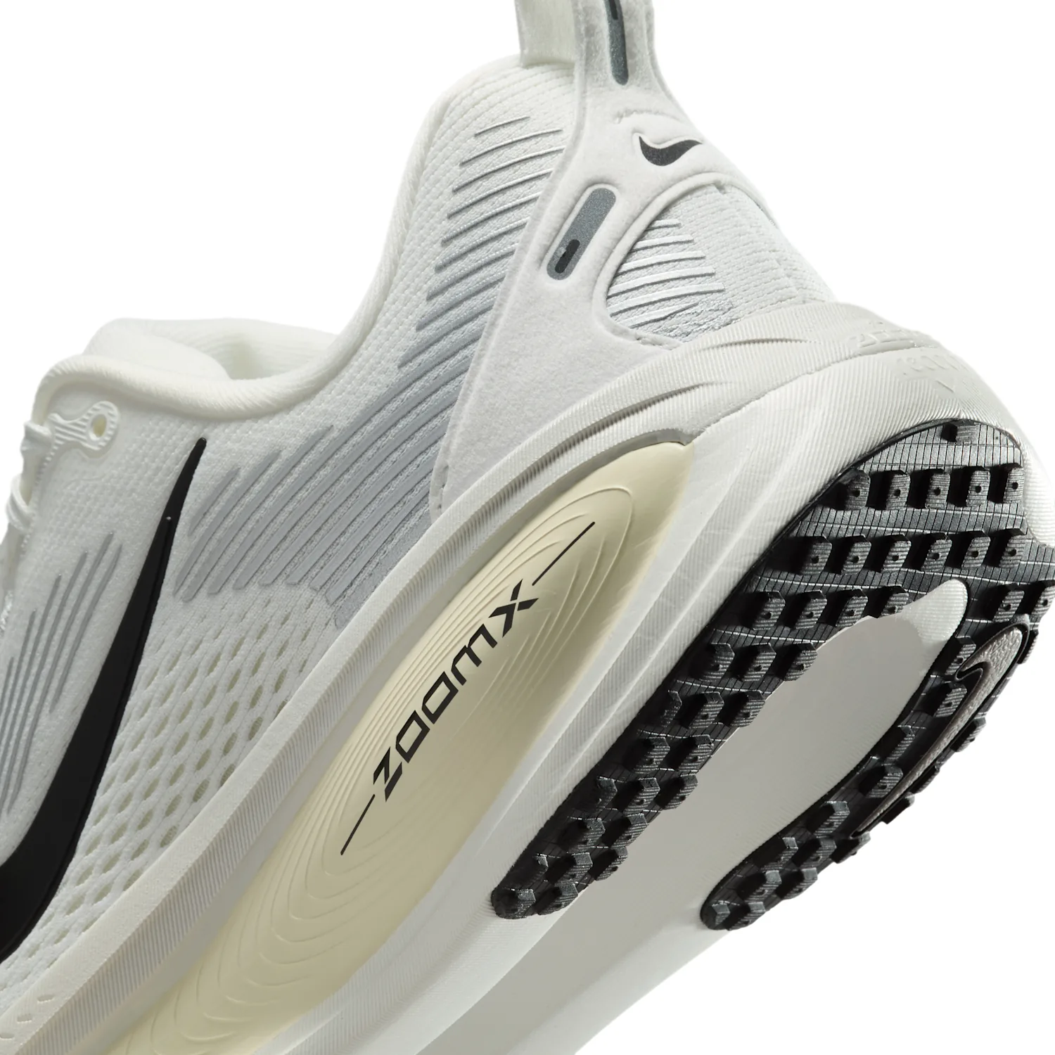 Nike Vomero 18 image 10