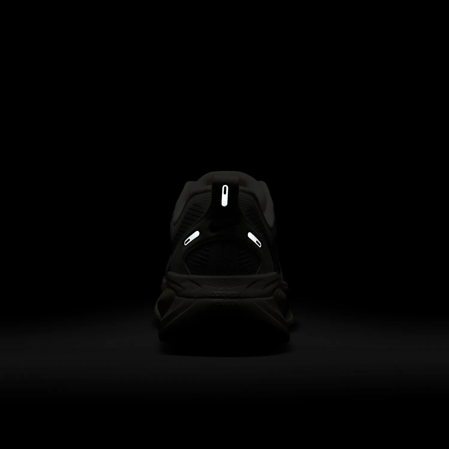 Nike Vomero 18 image 11