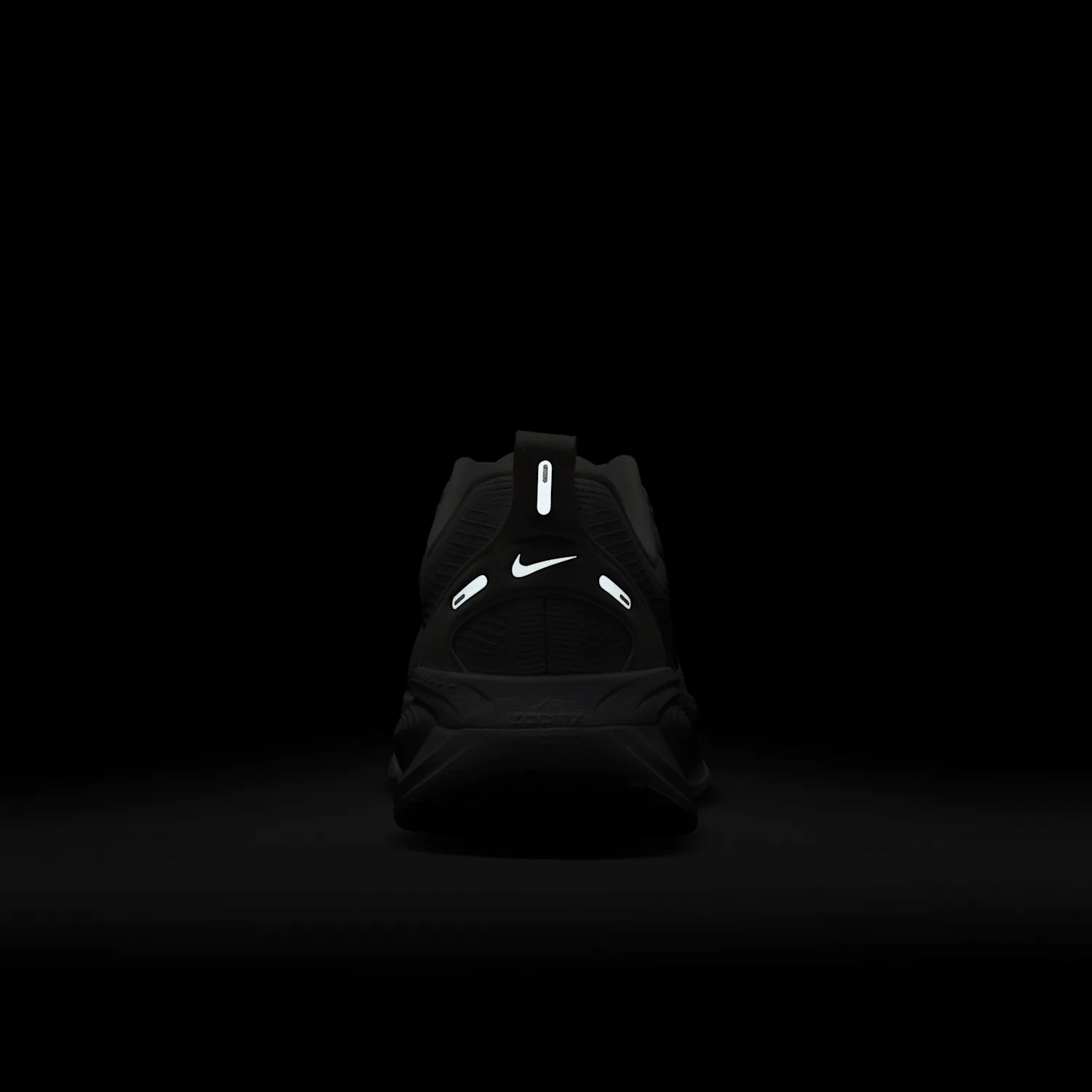 Nike Vomero 18 image 11